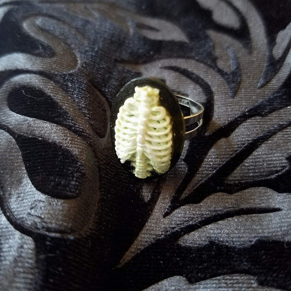 GLOW Ribcage Ring - Picture 12 of 14